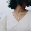 La médaille, ce bijou qui vous ressemble jusque dans l&rsquo;âme